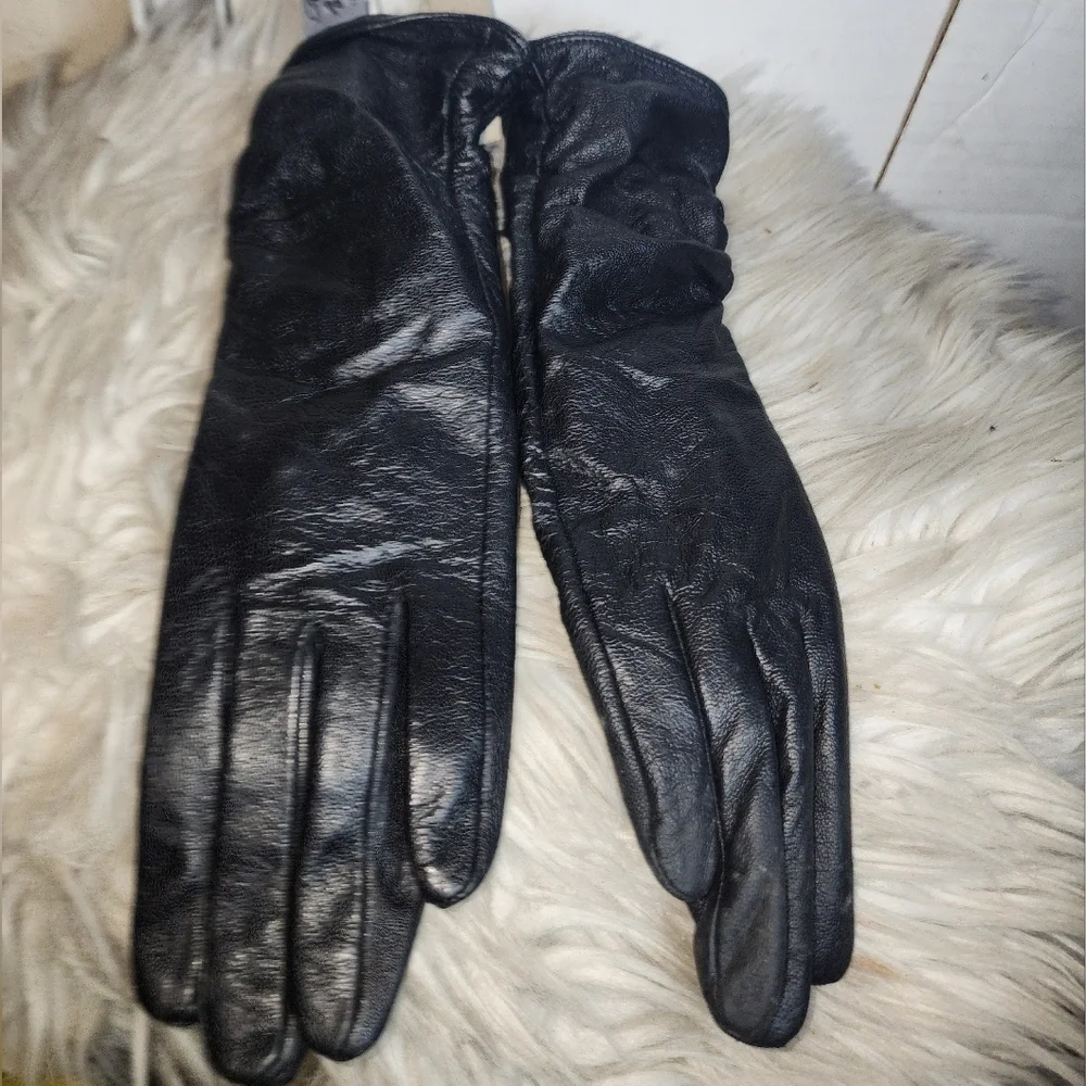 Renees NYC Black Leather Loves With Snow Leopard Lining NWT